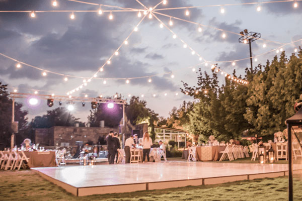Image of an outdoor wedding